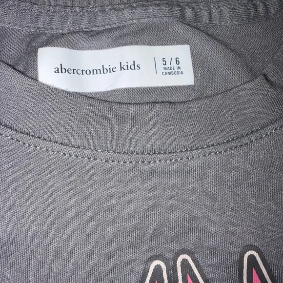 Abercrombie Kids Def Leppard Graphic Tee Size 5/6 | Band T-Shirt - Picture 2 of 3